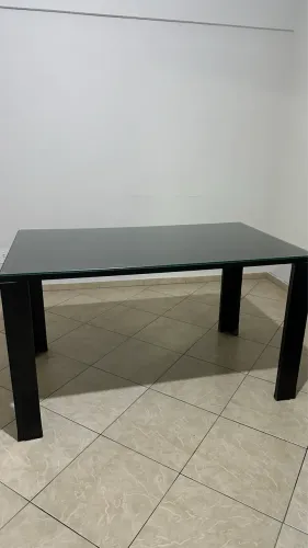 MESA DE JANTAR PRETA COM TAMPO DE VIDRO