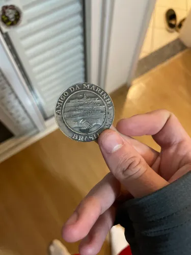 medalha comemorativa "Amigo da Marinha - Brasil", feita de bronze prateado.