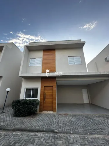 Casa em condomínio fechado no bairro Reserva Real