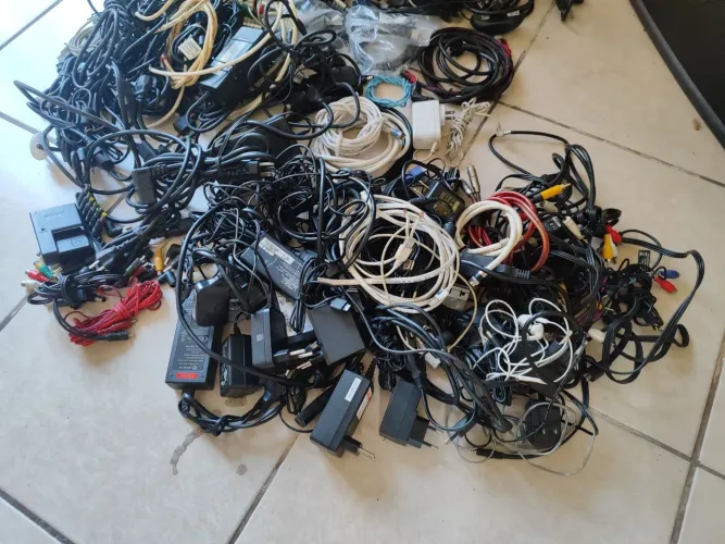Só vendo tudo junto,Cabos ,fontes e outros .