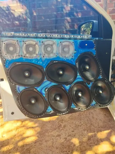 Vendo som de carro em ótimo estado ?