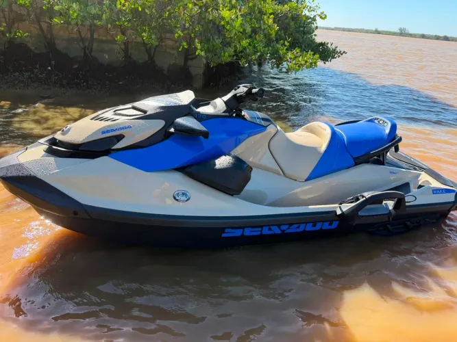Jet-ski seadoo wake 170 2026