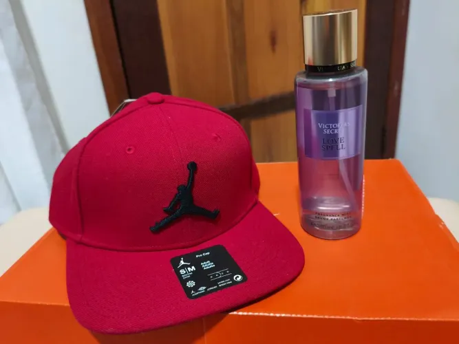 BONÉ JORDAN TAMANH P/M NA COMPRA DO BONÉ GANHA DE BRINDE UM BODY SPLASH  FEMININO 