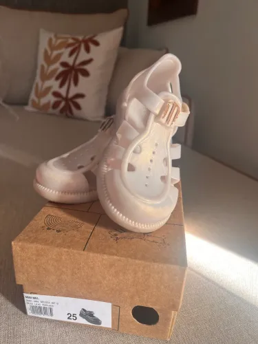 Melissa 25