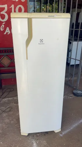 Geladeira Eletrolux Frost Free, faço entrega.  