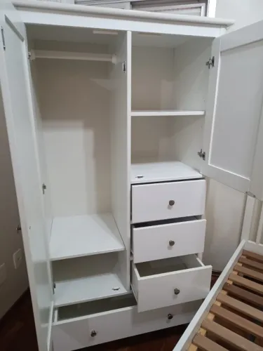 Guarda-roupa de solteiro cor branca