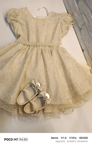 Vestido e sapato menina