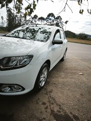 Renault Logan Dynamique Hi-flex 1.6 8V 4P 2014