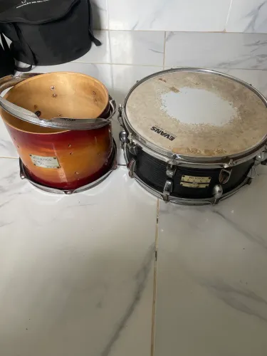 Vendo caixa e tom de bateria 