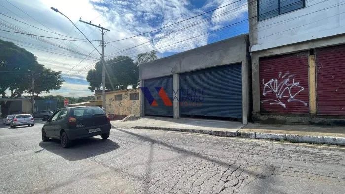 Excelente loja para alugar em frente à PUC Betim e ao Colégio Santa Maria.