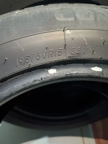 Vendo 4 pneus 195/60 aro 15 usados