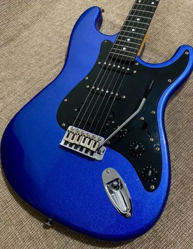 Guitarra EWA com Captação Fleor