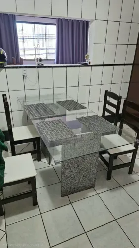 Mesa de jantar 4 lugares com base em mármore