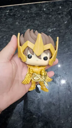 Funko Pop Seiya Com Armadura Dourada de Sargitário