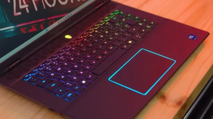 Notebook Profissional: Alienware m16 R2 em estado de novo | Ultra 9 185H | RTX 4070 | 32GB