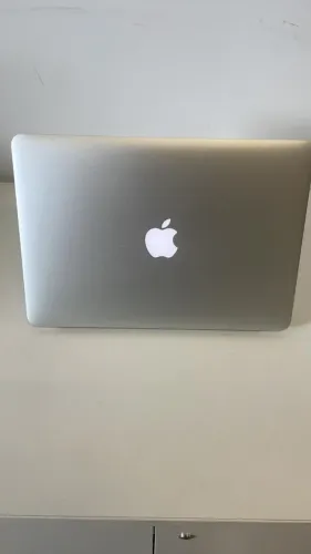 MacBook Air 13? Intel Core i5 | 8GB RAM | SSD 256GB