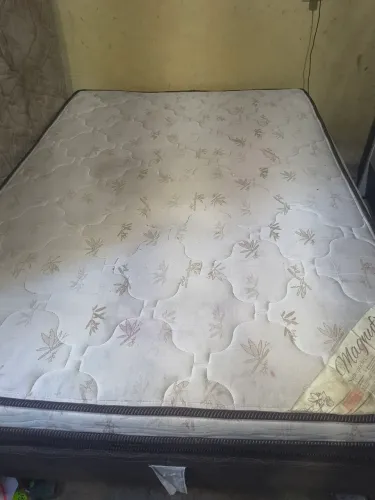 Cama box com colchão 