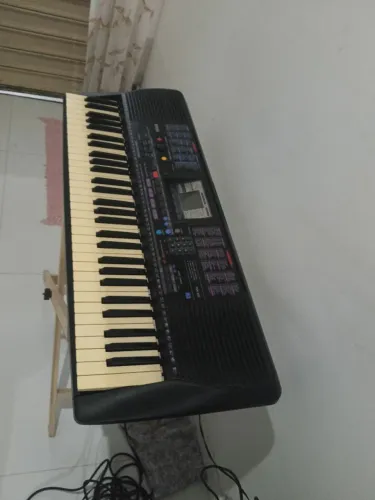 Teclado Yamaha PSR 220