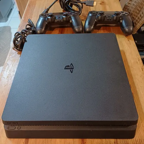 Playstation 4 com 2 controle +fifa 23