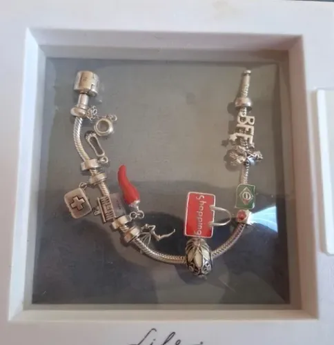 Pulseira de prata com 10 berloques da Vivara