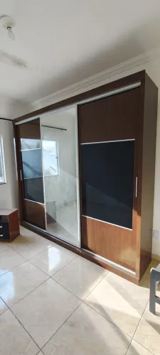 Guarda roupa casal com espelho 