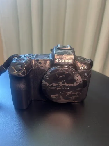 ? CÂMERA FULL-FRAME POTENTE COM ESTILO EXCLUSIVO! VENDO CANON EOS R (CORPO)