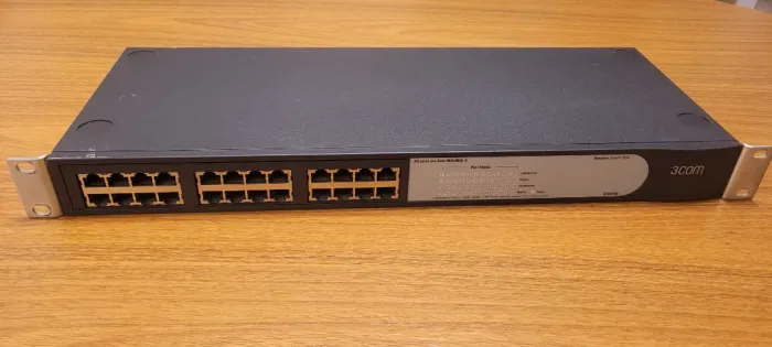 Switch 3Com Baseline 2024 - 24 portas - Modelo 3C16471B