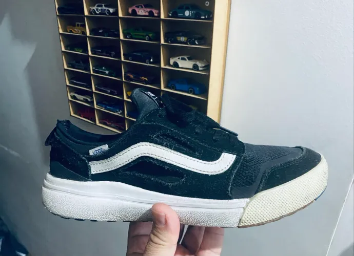 Vans ultrarange 8.5 (40) pequeno detalhe pé esquerdo 