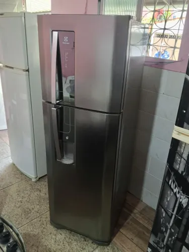 Refrigerador Electrolux Frost Free de inox tudo funcionando OK em ótimo estado de conserva