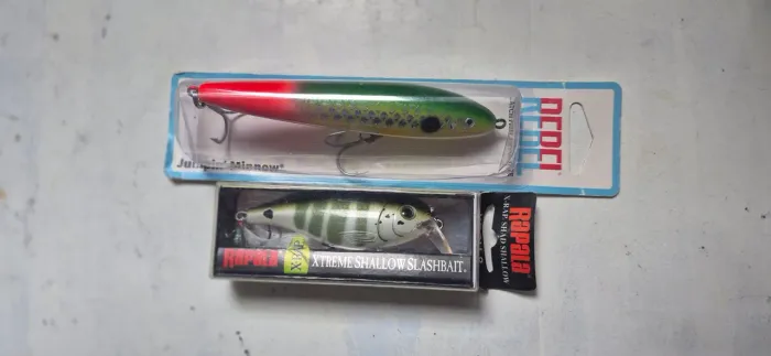 Iscas artificiais Rebel Jumpin' Minnow e Rapala X-Rap XRSH-8 novas