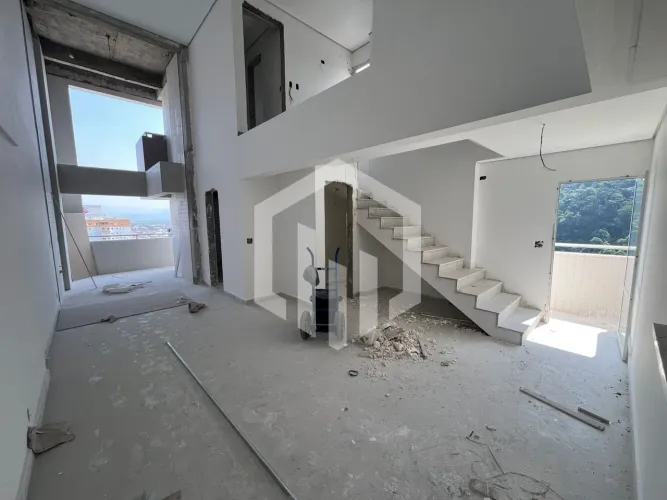 Duplex de 3 suítes no Canto do Forte com piscina, academia e área gourmet em Praia Grande-
