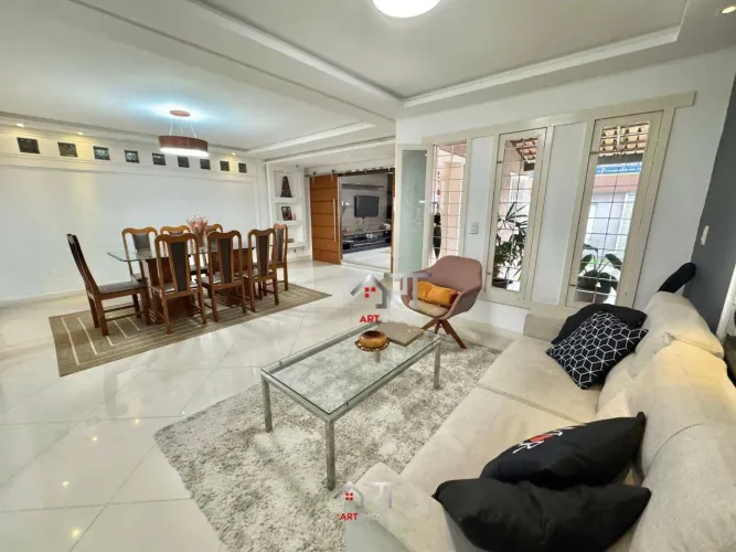 Casa Ampla com Piscina no Centro de Guarapari Proprietária Estuda Imóvel em Vila Velha na