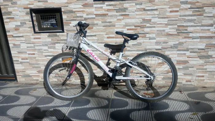 Bicicleta Caloi Ceci Branca aro 24