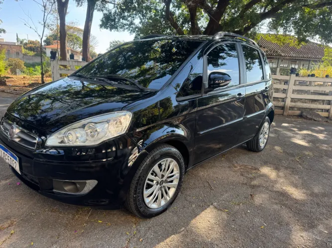 Fiat Idea Attractive 1.4 Fire Flex 8V 5P 2014