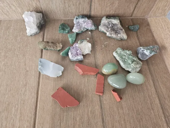 Lote de Minerais e Cristais Naturais (Ametista, Ágata, Quartzo Verde e Jaspe) Lote 5