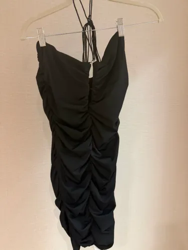 Vestido preto drapeado