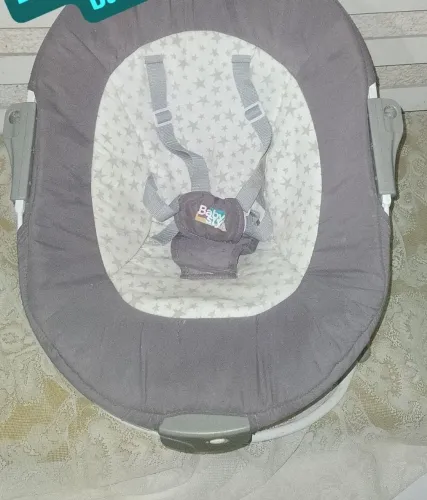Cadeirinha que vibra , balança e toca