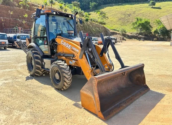 Retroescavadeira Case 580N 2024 - Em até 120x