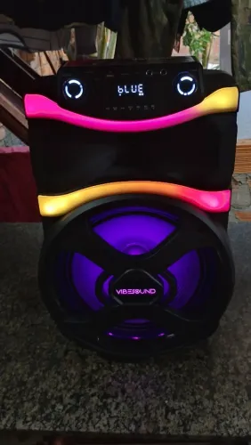 Vende-se uma caixa de som seminova