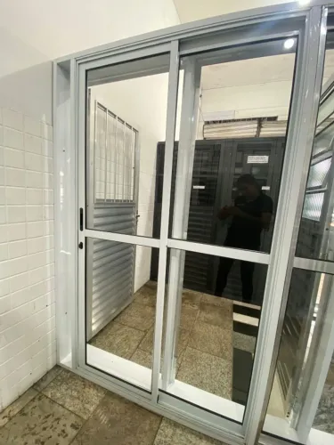 PORTA DE ALÚMINIO DE CORRER BRANCO 2.10X1.20 - ÚLTIMOS DIAS DA PROMOÇÃO