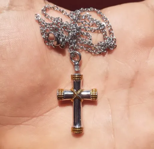 Colar Em Moeda Antiga Crucifixo, dois modelos