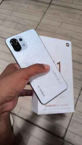 Xiaomi mi 11 lite 5G NE trincado mais funcionando perfeitamente todo original de fábrica
