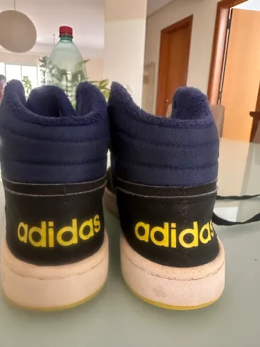 Tênis adidas