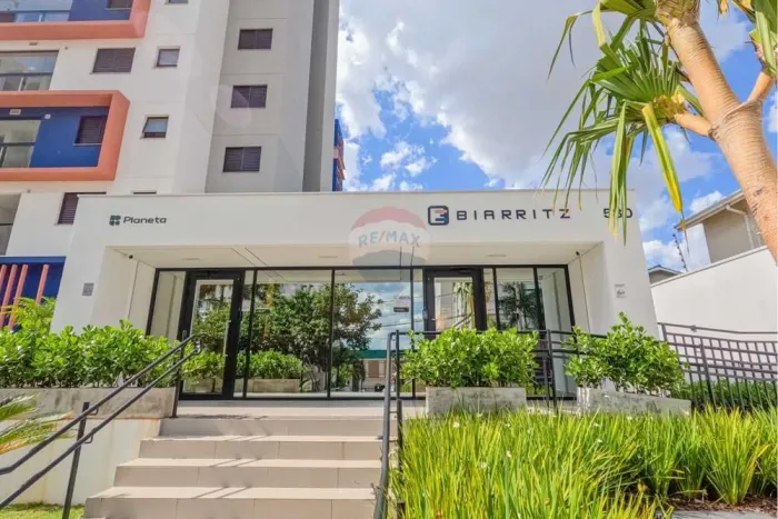 Apartamento à venda no Condomínio Biarritz, Parque Campolim, com 2 quartos e 2 banheiros, 