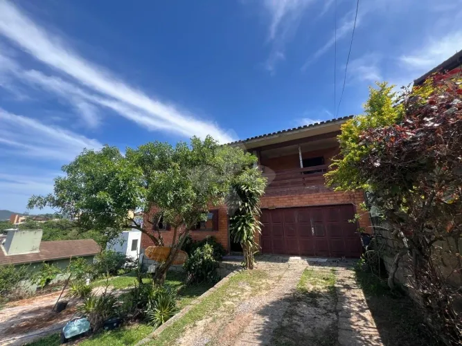 Casa 4 dormitórios com vista mar no bairro Ferraz, Garopaba/SC