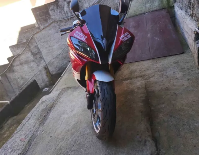 R6 extremamente nova