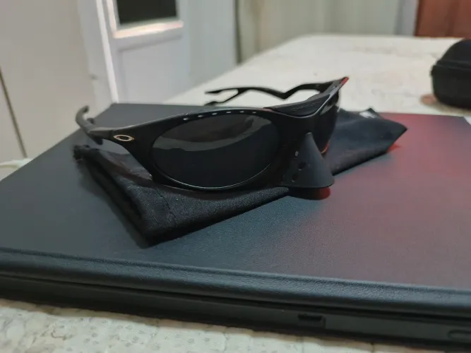 Oakley plantaris
