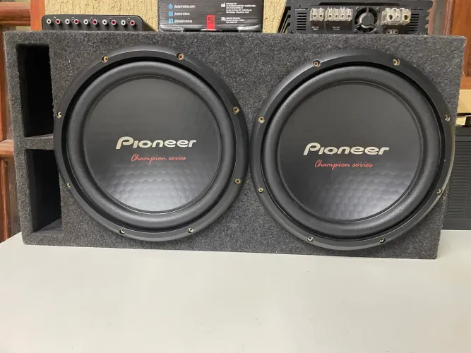 ?Caixa de grave projetada modelo z box com 2 graves de 500 rms pioneer