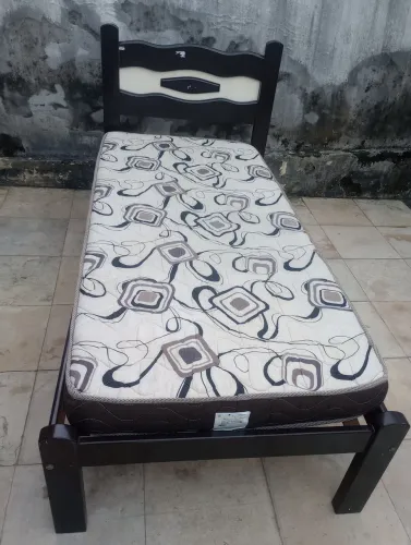Cama de solteiro com colchão 