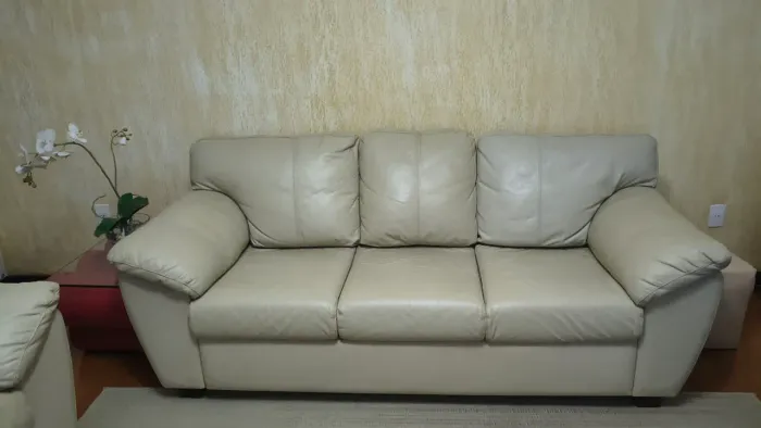 Jogo de sofás couro